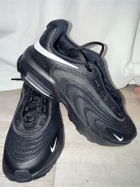Nike Air Max Fire Women’s 8.5 Black White Sneakers NWT